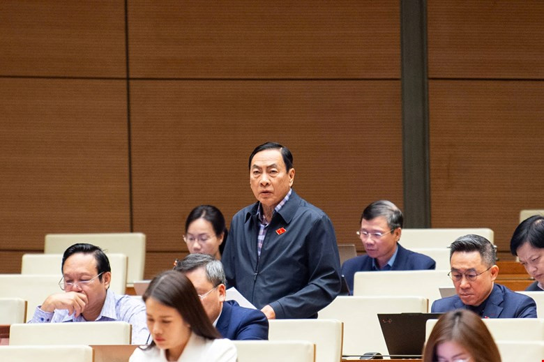 Đại biểu Phạm Văn Hòa (đoàn Đồng Tháp) Đại biểu Phạm Văn Hòa (đoàn Đồng Tháp)