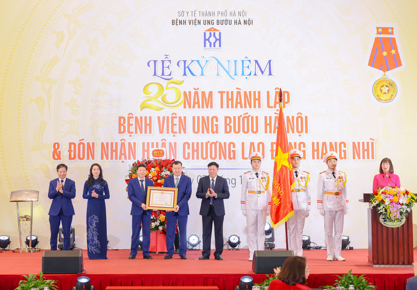Bệnh viện Ung bướu Hà Nội đón nhận Huân chương Lao động hạng Nhì Bệnh viện Ung bướu Hà Nội đón nhận Huân chương Lao động hạng Nhì