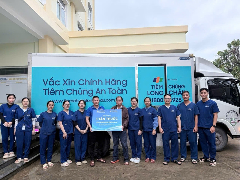Long Châu trao tặng thuốc và vật tư y tế thiết yếu, hỗ trợ người dân bị ảnh hưởng bởi mưa lũ tại tỉnh Gia Lai.
