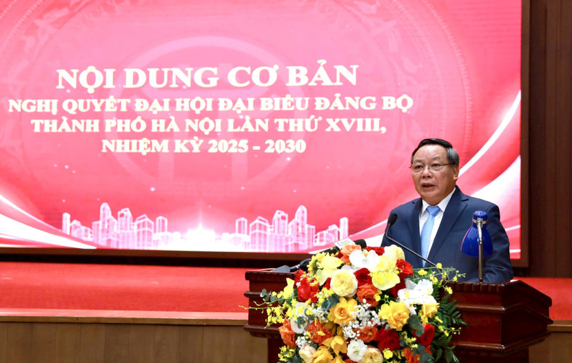 Phó Bí thư Thường trực Thành ủy Hà Nội Nguyễn Văn Phong phát biểu Phó Bí thư Thường trực Thành ủy Hà Nội Nguyễn Văn Phong phát biểu