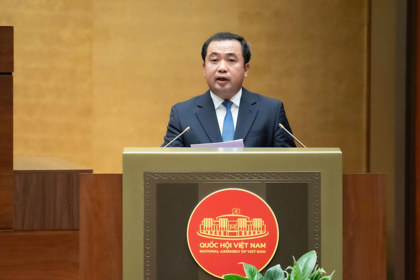 Bộ trưởng Bộ Nông nghiệp và Môi trường Trần Đức Thắng trình bày tờ trình