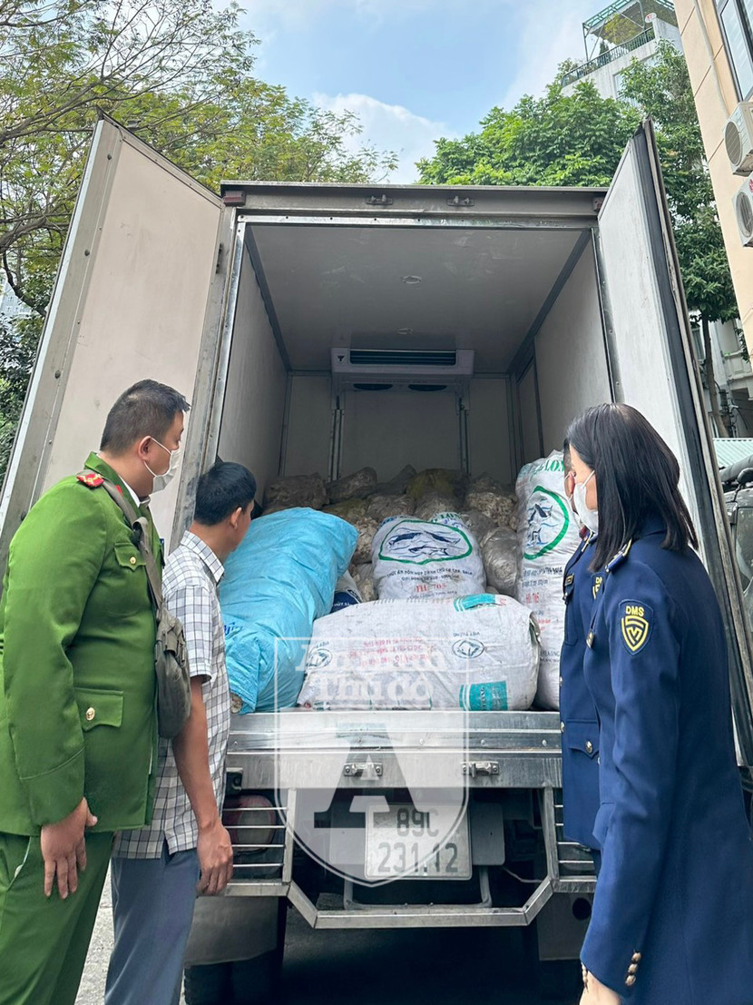 Rất có thể số mỡ lợn này được chế biến, ép thành mỡ nước tuồn vào các cơ sở chiên rán