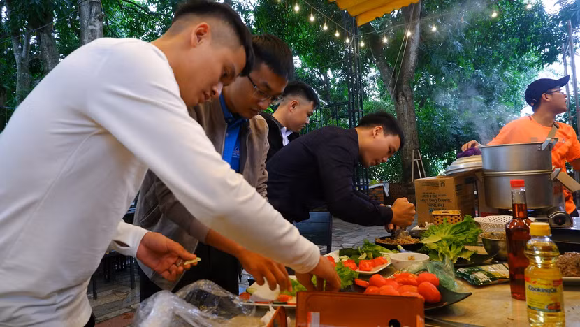 Những người đàn ông khi đứng bếp luôn khiến phụ nữ thấy quyến rũ hơn