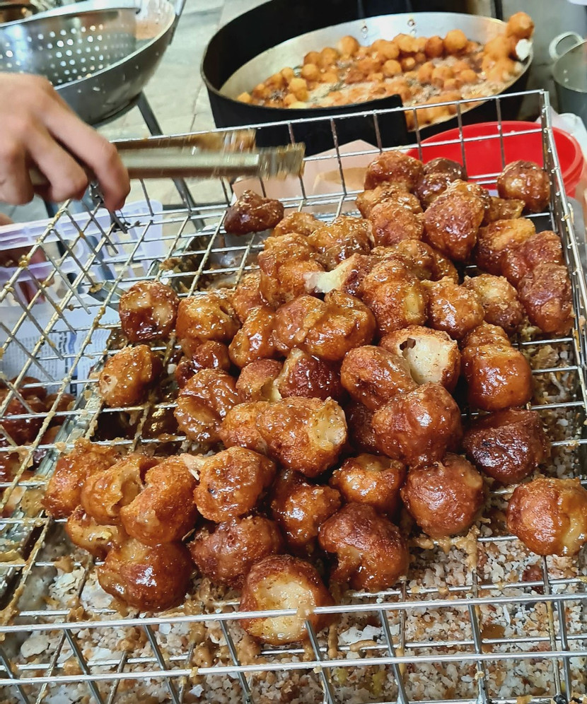 Những chiếc bánh rán mật hấp dẫn Những chiếc bánh rán mật hấp dẫn