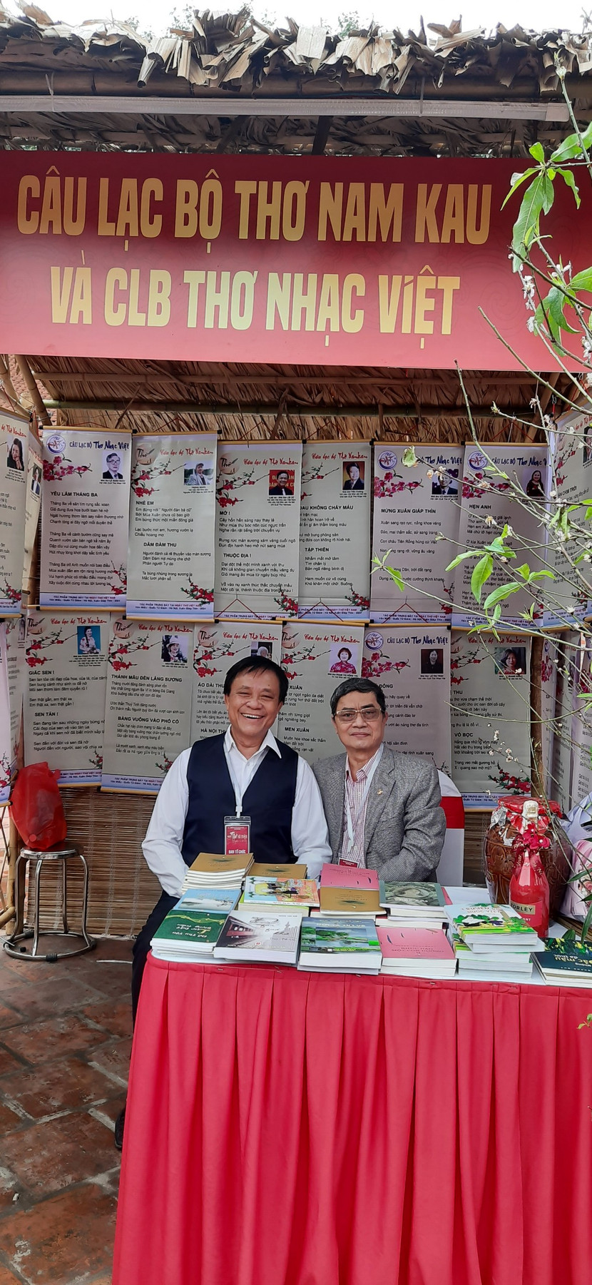 Quán thơ của CLB Nam Kau và CLB thơ Nhạc Việt