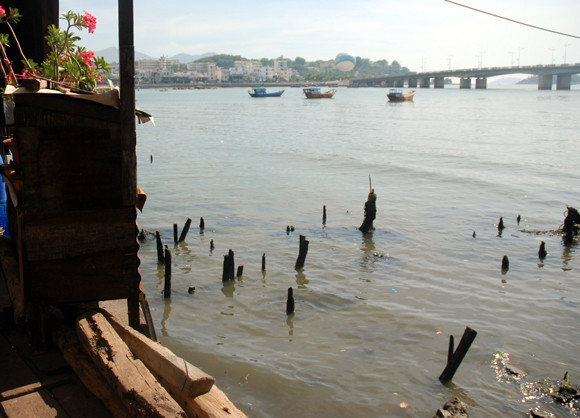 "Xóm nước đen" giữa lòng thiên đường biển đảo ảnh 12