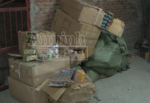 Lại đồ chơi trẻ em, mỹ phẩm không nguồn gốc đổ hàng về Hà Nội ảnh 1