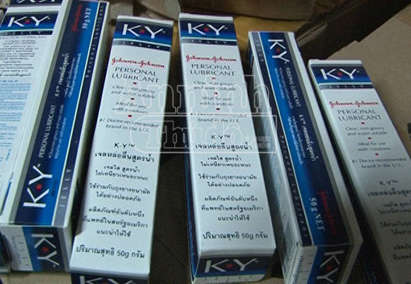 Lại đồ chơi trẻ em, mỹ phẩm không nguồn gốc đổ hàng về Hà Nội ảnh 4