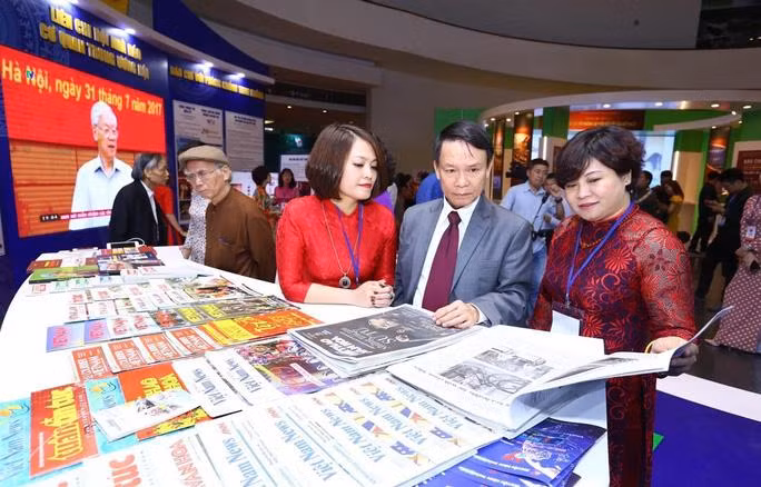 Gian trưng bày các ấn phẩm báo chí tại Hội báo toàn quốc 2019 thu hút đông đảo người làm báo
