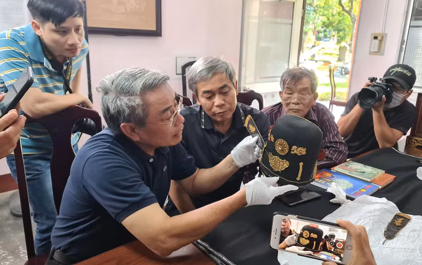 Các nhà nghiên cứu đang tiến hành quá trình thẩm định cổ vật