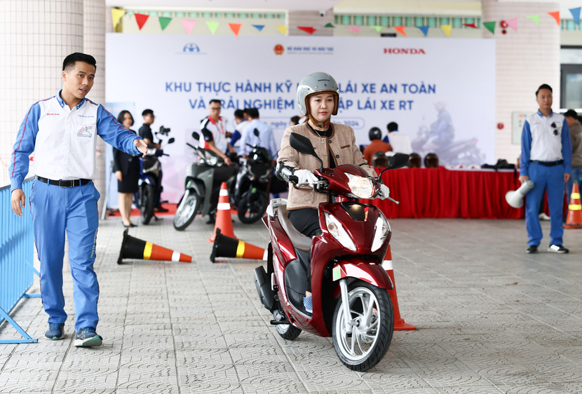 Đào tạo kiến thức an toàn giao thông cho phụ huynh học sinh trên toàn quốc năm học 2024 - 2025