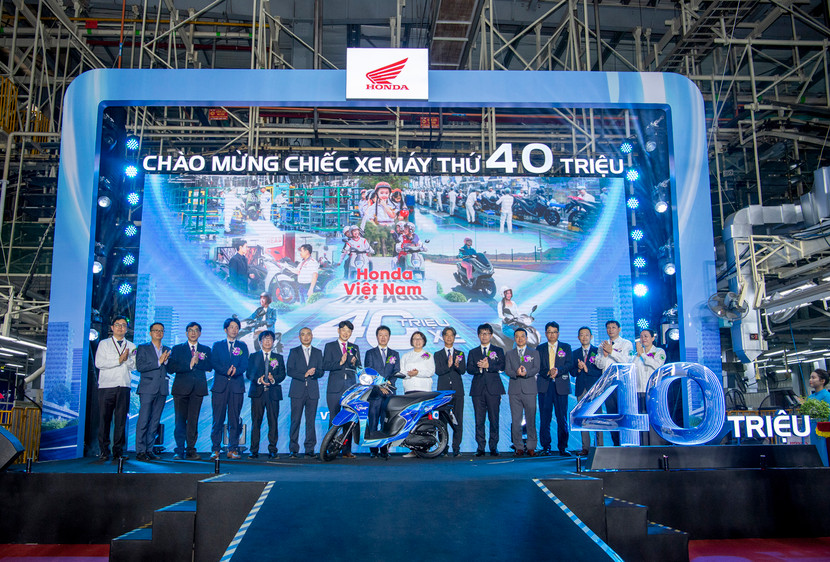 Lễ chào mừng chiếc xe máy thứ 40 triệu của Honda Việt Nam Lễ chào mừng chiếc xe máy thứ 40 triệu của Honda Việt Nam