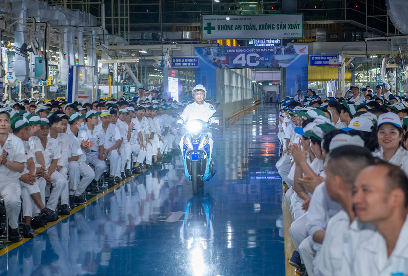 Lễ chào mừng chiếc xe máy thứ 40 triệu của Honda Việt Nam Lễ chào mừng chiếc xe máy thứ 40 triệu của Honda Việt Nam