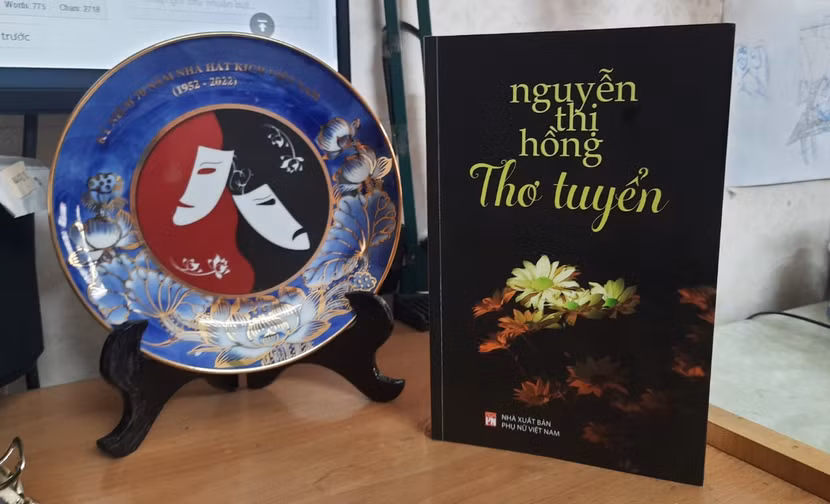 Tập tuyển thơ Nguyễn Thị Hồng vừa ra mắt bạn đọc