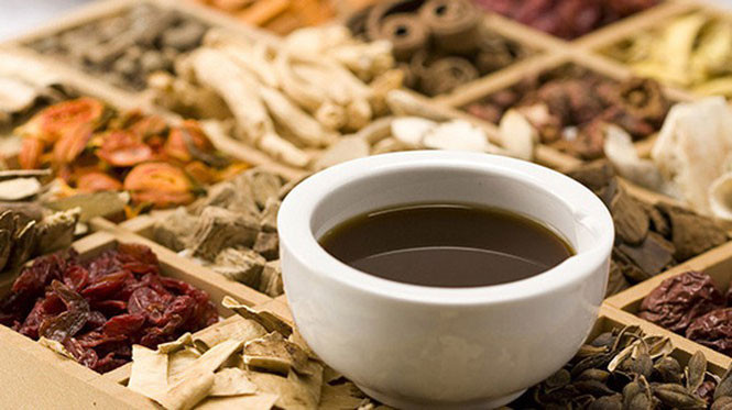 Thuốc dù là tân dược hay thuốc đông dược không thể sử dụng tùy tiện, mà phải được khám và sử dụng theo kê đơn của bác sĩ