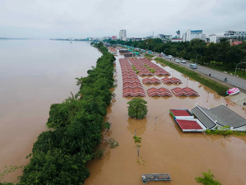 Mực nước sông Mekong ngày 13-9 tại công viên Donchan, Thủ đô Vientiane của Lào Mực nước sông Mekong ngày 13-9 tại công viên Donchan, Thủ đô Vientiane của Lào
