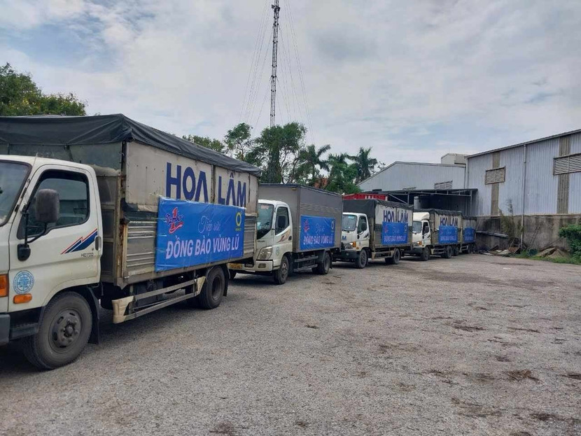 Các chuyến xe tiếp sức đồng bào vùng lũ liên tục được Tân Hiệp Phát chuyển đi trong 2 ngày qua