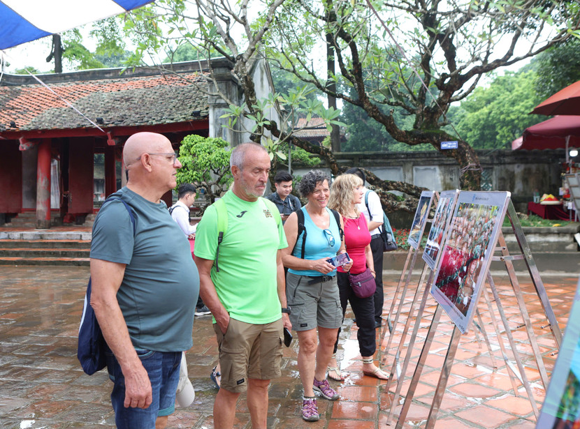 Triển lãm ảnh trưng bày tại Văn Miếu - Quốc Tử Giám đến hết ngày 12/10. Triển lãm ảnh trưng bày tại Văn Miếu - Quốc Tử Giám đến hết ngày 12/10.