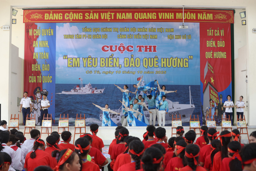 Cuộc thi "Em yêu biển đảo quê hương" được tổ chức trong chương trình.