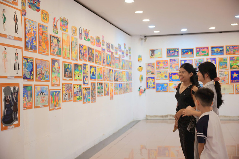 Triển lãm tranh mang đến không gian văn hoá hấp dẫn cho người dân. Ảnh: BTC Triển lãm tranh mang đến không gian văn hoá hấp dẫn cho người dân. Ảnh: BTC