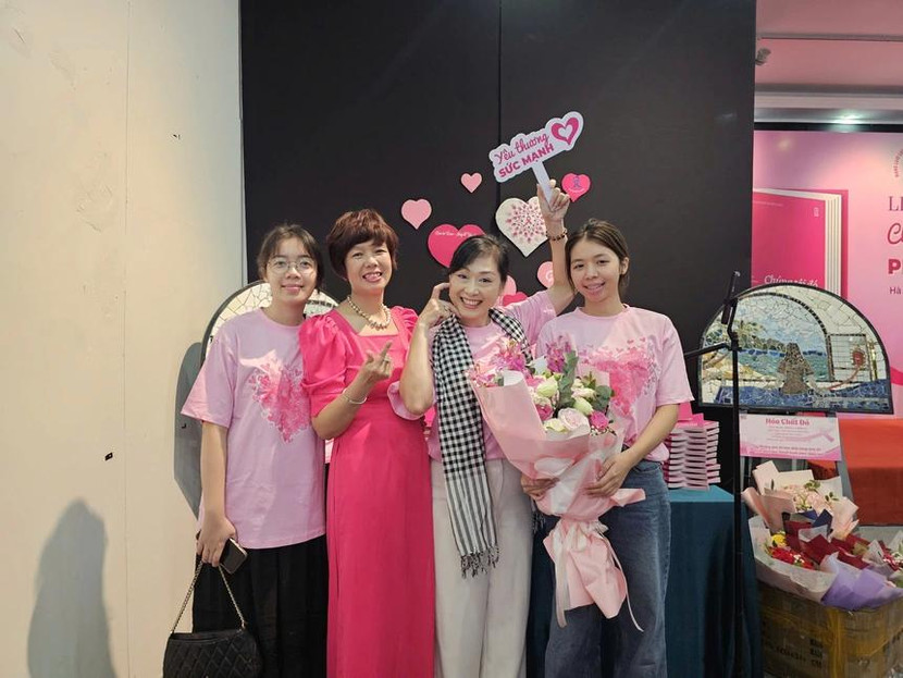 Cuốn sách “Chúng tôi đó - Phụ nữ kiên cường” là kết tinh của tình yêu thương, sự sẻ chia và tinh thần đồng hành bền bỉ với cộng đồng bệnh nhân ung thư vú