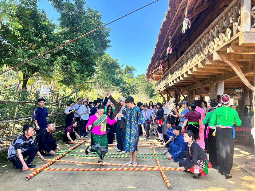 Làng Văn hóa - Du lịch các dân tộc Việt Nam - điểm đến mang tính giáo dục - trải nghiệm - giải trí phù hợp nhiều đối tượng Làng Văn hóa - Du lịch các dân tộc Việt Nam - điểm đến mang tính giáo dục - trải nghiệm - giải trí phù hợp nhiều đối tượng