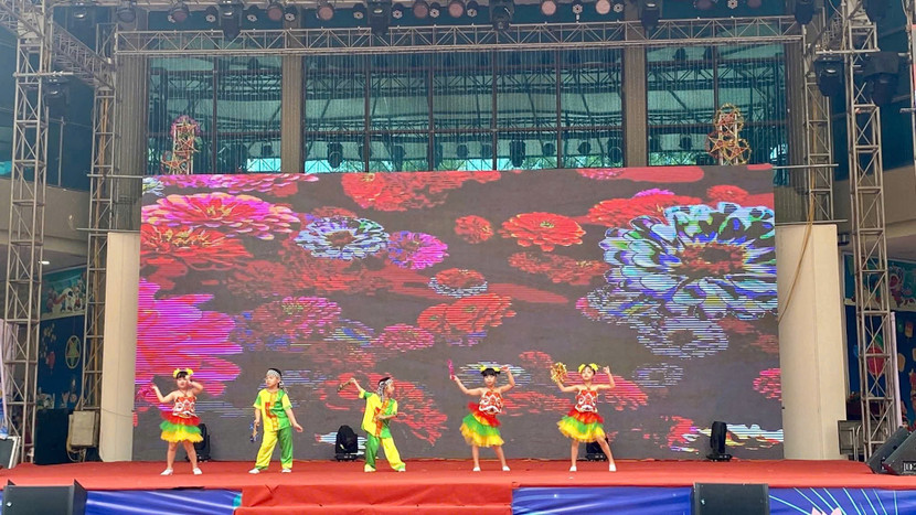 Tiết mục biểu diễn trong chương trình. Tiết mục biểu diễn trong chương trình.