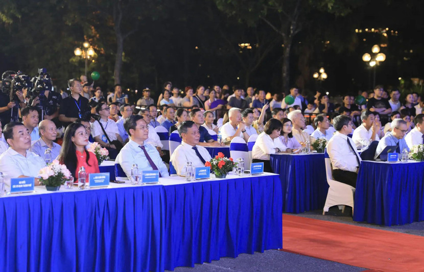 Hội Sách Hà Nội năm 2025 diễn ra tại phố đi bộ Hồ Gươm. Hội Sách Hà Nội năm 2025 diễn ra tại phố đi bộ Hồ Gươm.