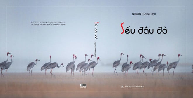 Cuốn sách "Sếu đầu đỏ" của nhiếp ảnh gia Nguyễn Trường Sinh