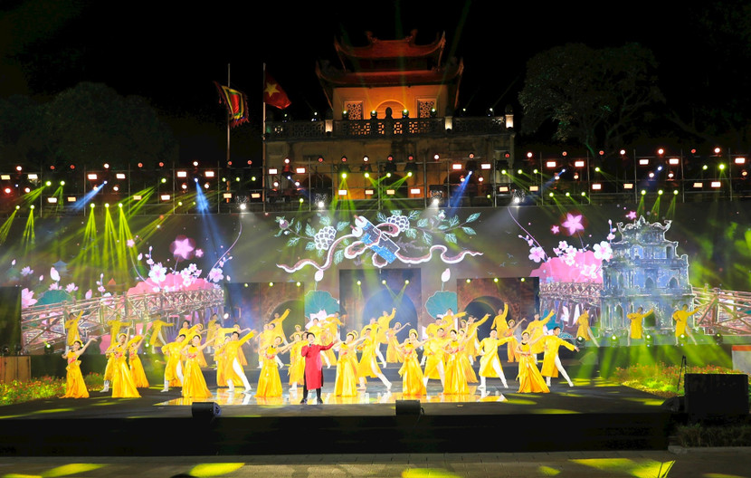 Một tiết mục nghệ thuật trong chương trình. Một tiết mục nghệ thuật trong chương trình.