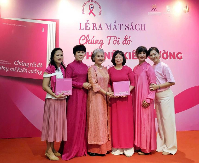 Ấn phẩm gồm 58 bức chân dung của những người phụ nữ đang sống chung với ung thư vú