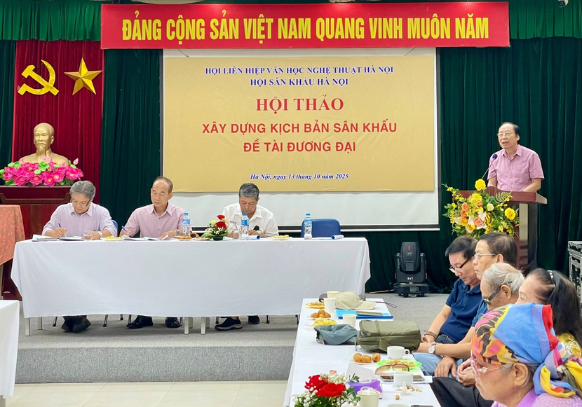 Hội thảo có sự góp mặt của các nhà lý luận phê bình sân khấu, các nhà biên kịch, đạo diễn sân khấu Hà Nội.