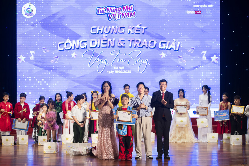 Trao giải Quán quân cuộc thi.