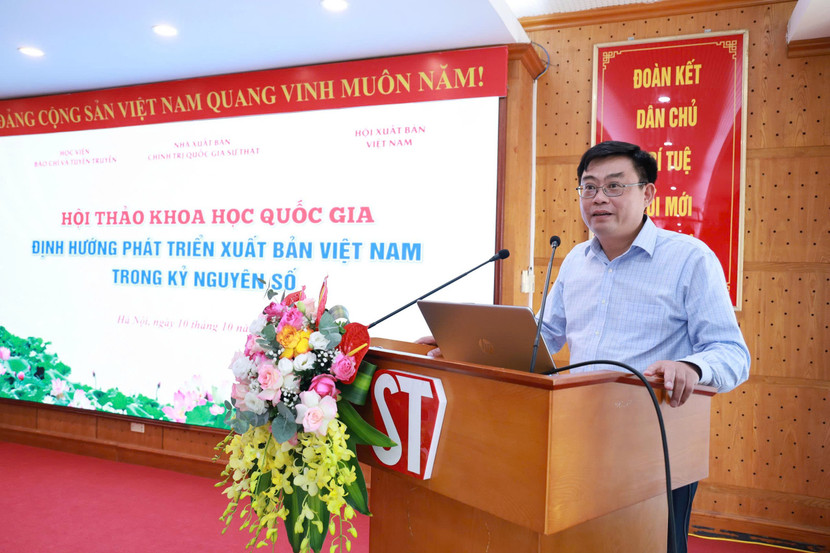 Giám đốc - Tổng Biên tập Nhà Xuất bản Khoa học – Công nghệ – Truyền thông Trần Chí Đạt.
