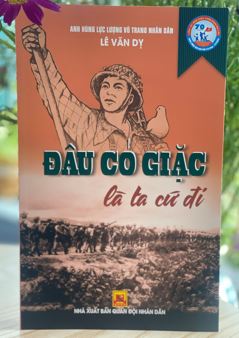 Bìa cuốn sách "Đâu có giặc là ta cứ đi" của Anh hùng LLVT Nhân dân Lê Văn Dỵ Bìa cuốn sách "Đâu có giặc là ta cứ đi" của Anh hùng LLVT Nhân dân Lê Văn Dỵ