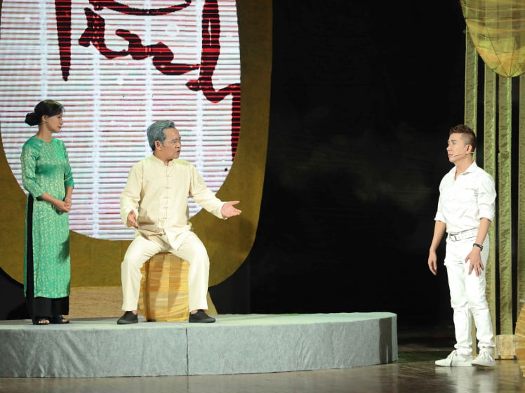 Một cảnh trong vở diễn "Dưới ánh đèn". Ảnh: Thanh Tùng