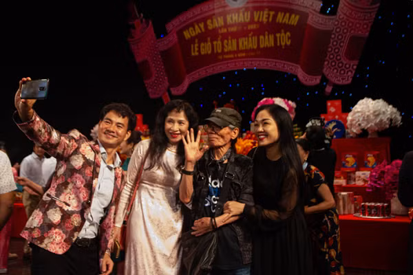 Niềm vui của các nhà hát trong ngày giỗ tổ sân khấu Niềm vui của các nhà hát trong ngày giỗ tổ sân khấu