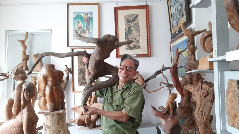 Niềm vui của họa sĩ Lê Duy Ứng với bức tượng được tìm thấy