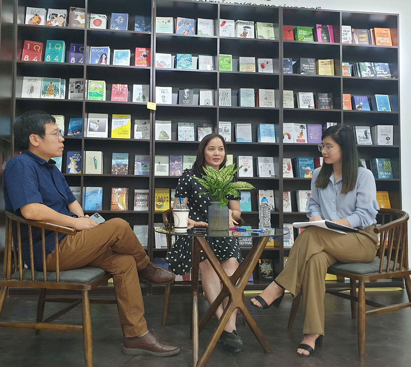 Buổi giao lưu nói chuyện về văn hóa đọc có sự góp mặt của nhà báo Đỗ Doãn Hoàng, bà Nguyễn Kim Thoa, Chủ tịch HĐQT Công ty Cổ phần Văn hóa và Giáo dục Tân Việt Buổi giao lưu nói chuyện về văn hóa đọc có sự góp mặt của nhà báo Đỗ Doãn Hoàng, bà Nguyễn Kim Thoa, Chủ tịch HĐQT Công ty Cổ phần Văn hóa và Giáo dục Tân Việt