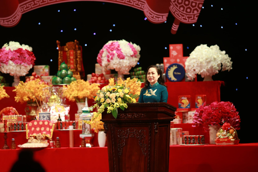 NSND Trịnh Thúy Mùi phát biểu tại ngày giỗ tổ sân khấu