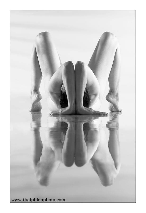 Một bức ảnh nude Yoga của nhà nhiếp ảnh Thái Phiên