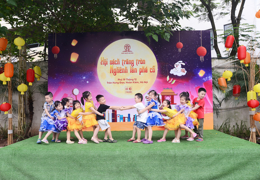 Hội sách trăng tròn tại phố sách Hà Nội sẽ diễn ra nhiều hoạt động hấp dẫn Hội sách trăng tròn tại phố sách Hà Nội sẽ diễn ra nhiều hoạt động hấp dẫn