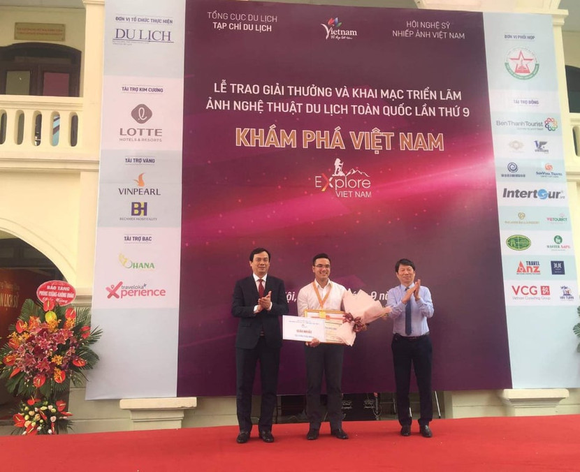 BTC trao giải Nhất cho tác giả đoạt giải cuộc thi ảnh nghệ thuật Du lịch lần thứ 9