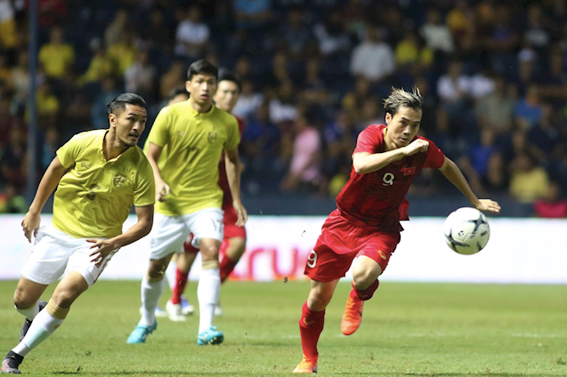 Tuyển Việt Nam (áo đỏ) không dự King's Cup để tổ chức cúp tứ hùng trên sân nhà