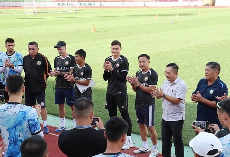 Đặng Văn Lâm được chào đón tại CLB Bình Định Đặng Văn Lâm được chào đón tại CLB Bình Định