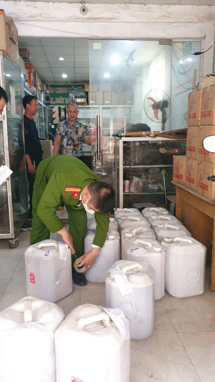 540 lít rượu ngâm đã bị tạm giữ để xác minh, làm rõ