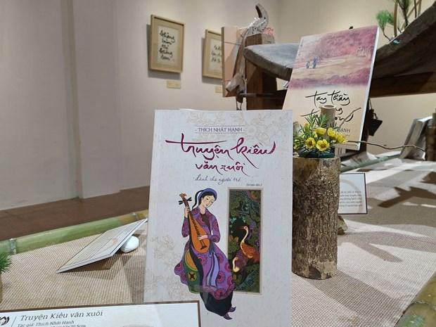 Trưng bày sách tại triển lãm