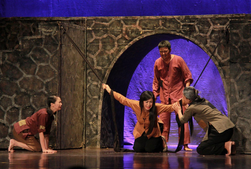 Các nghệ sĩ trẻ của Nhà hát Kịch Hà Nội phần lớn đều là các diễn viên hợp đồng