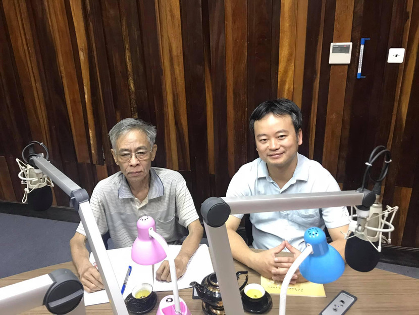 Nhà thơ Hoàng Nhuận Cầm và TS Đỗ Anh Vũ tại phòng thu của Đài Tiếng nói Việt Nam cách đây 3 ngày