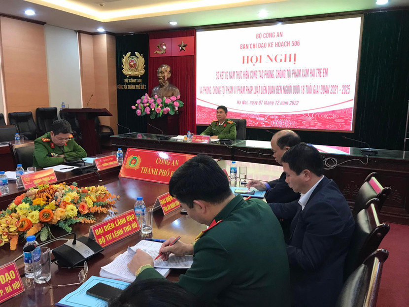 Đại tá Dương Đức Hải - Phó Giám đốc CATP Hà Nội dự và chỉ đạo tại đầu cầu Hà Nội Đại tá Dương Đức Hải - Phó Giám đốc CATP Hà Nội dự và chỉ đạo tại đầu cầu Hà Nội